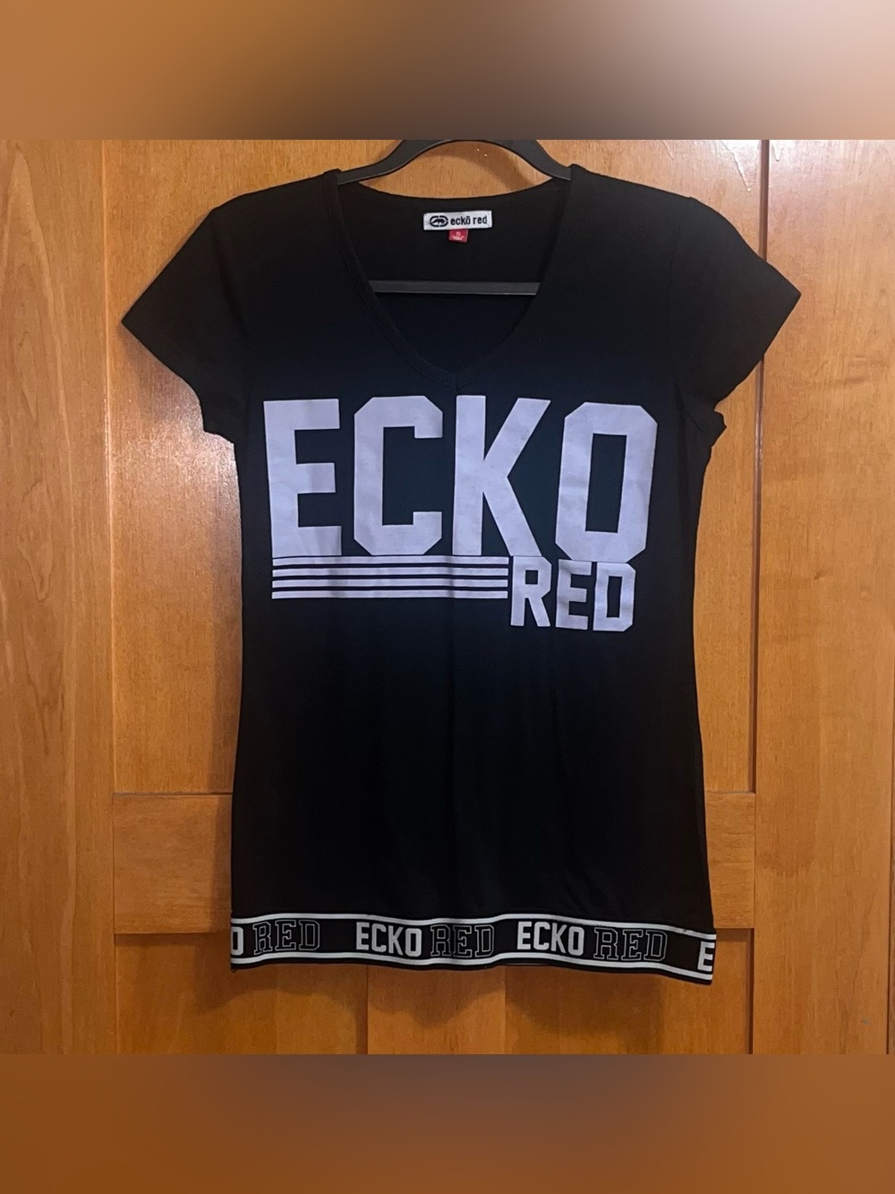 Vintage Y2K Ecko Red Women’s Black and White V-Neck T-Shirt Size Small